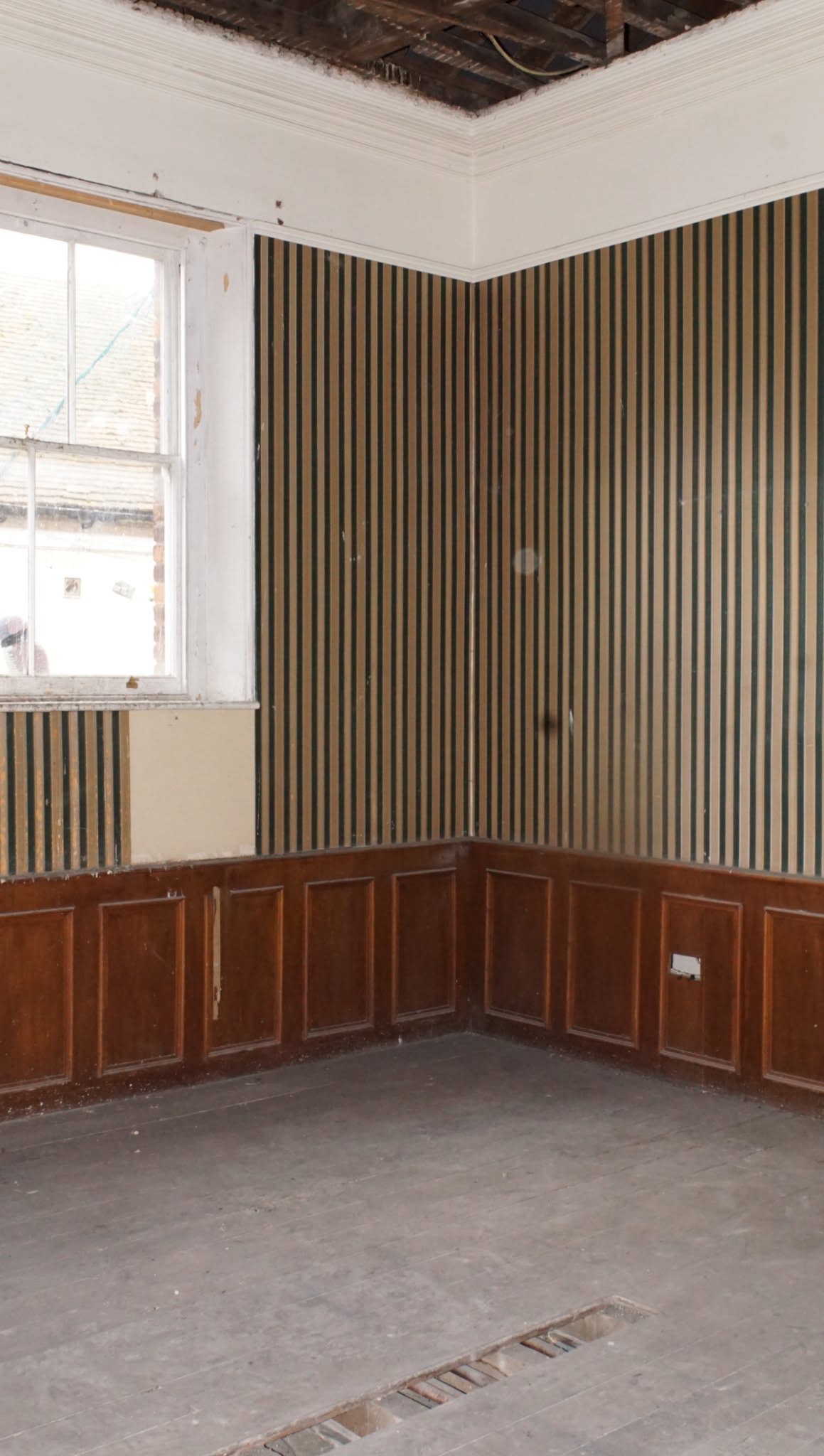 The Judge Wright Bridal Suite at Stone Court House before restoration