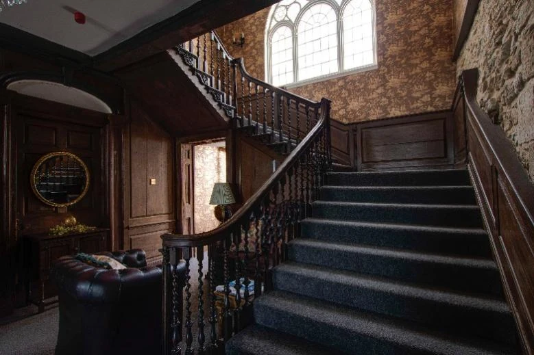 The Staircase, Stone Court House