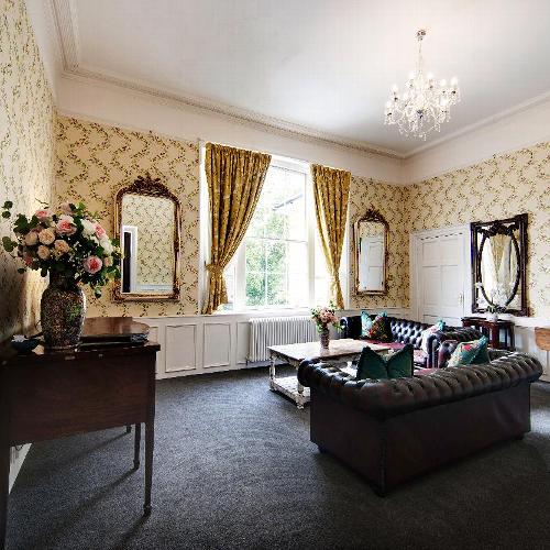 sitting room in a suite at stone court house